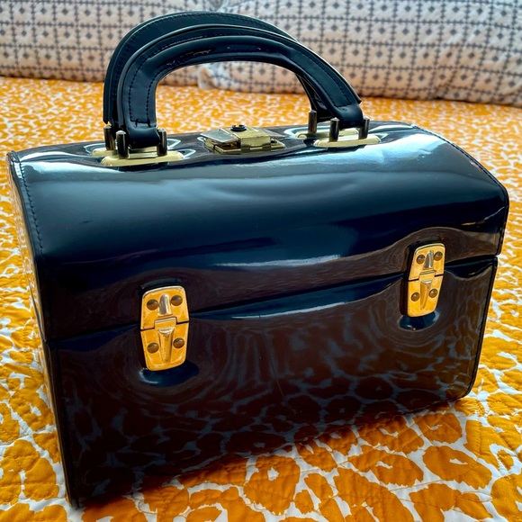 Bentony Handbags - Train Case Vintage Bentony Patent Leather Hard Side Train Case